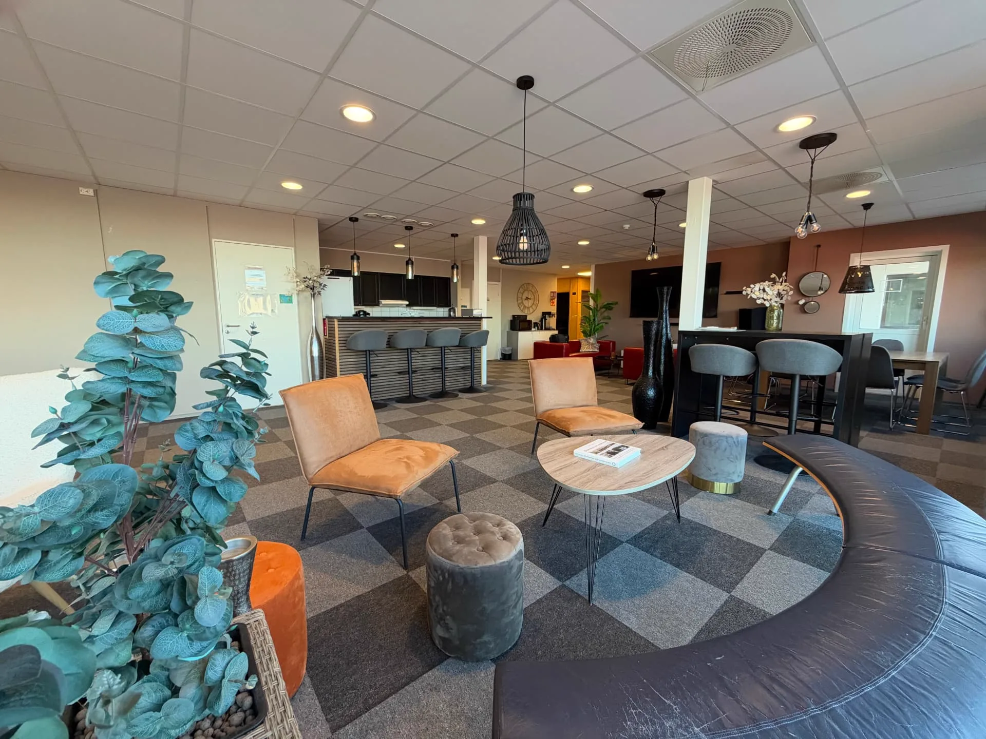 Loungeområdet i fellesarealet hos VÆXT i Sandnessjøen.